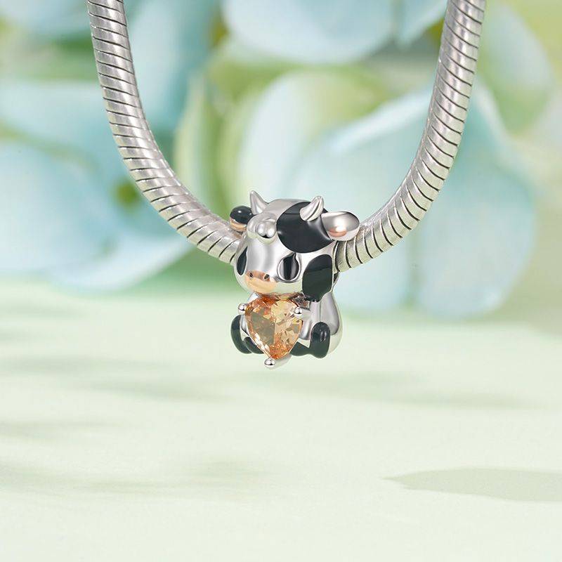 Gnoce Little Cow Embraces Heart Gem Charm