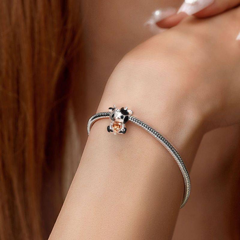 Gnoce Little Cow Embraces Heart Gem Charm