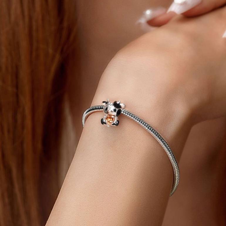 Gnoce Little Cow Embraces Heart Gem Charm