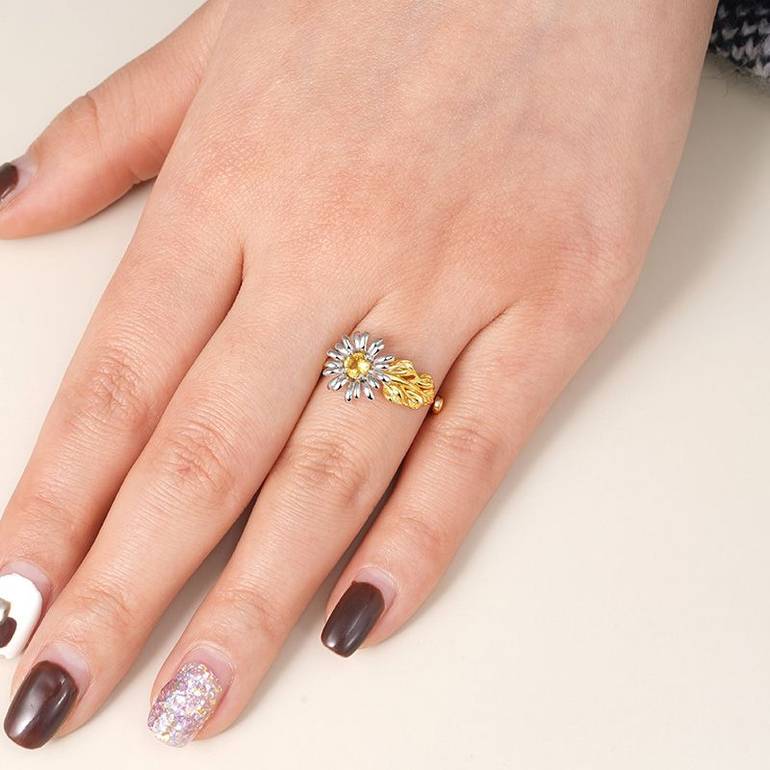 Gnoce Adjustable Open Daisy Flower Ring