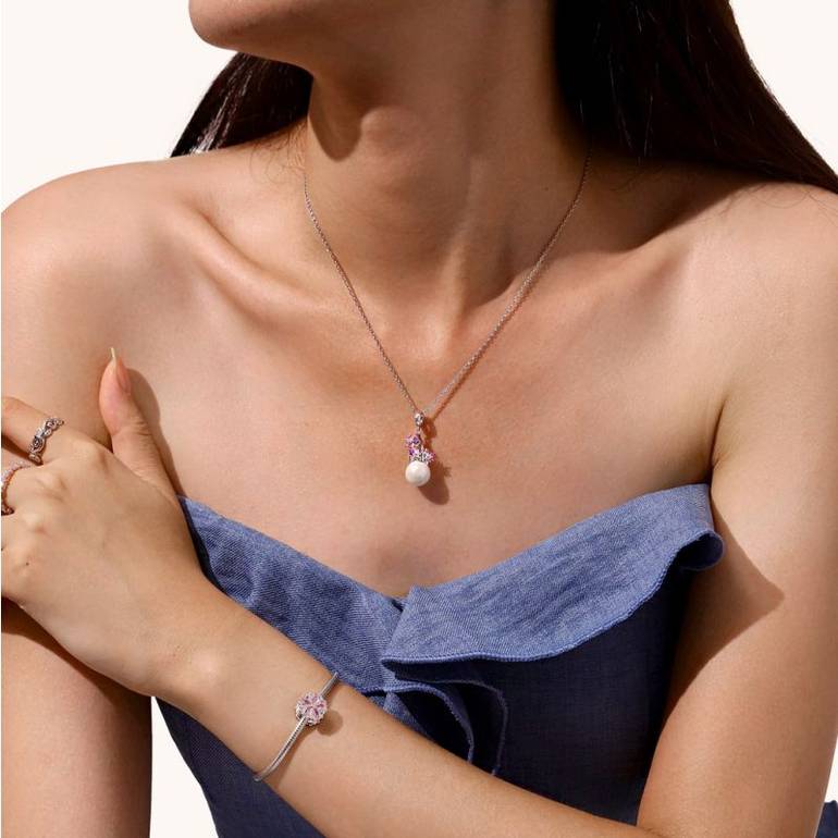 Gnoce Delicate Pink Gemstone Flower Charm