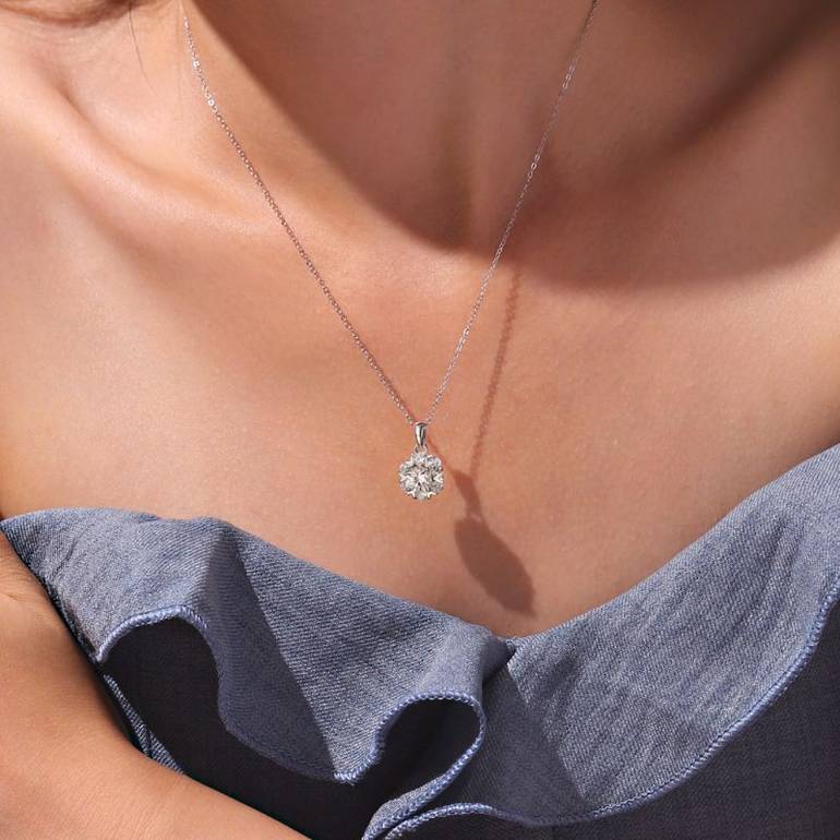 Gnoce Gorgeous 1Ct VVS Moissanite Snowflake Pendant Necklaces