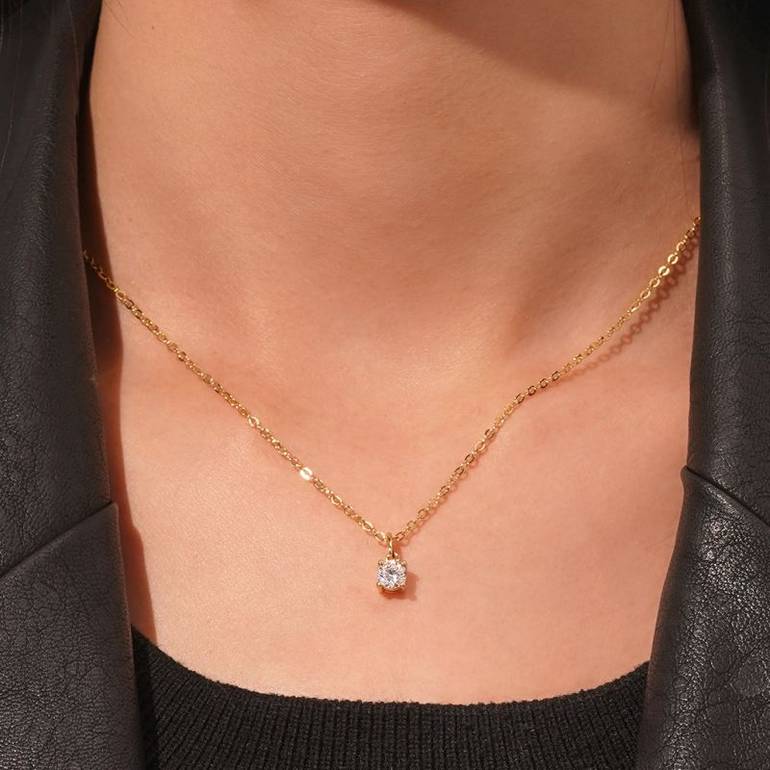 Gnoce Solitaire Diamond Pendant Necklaces