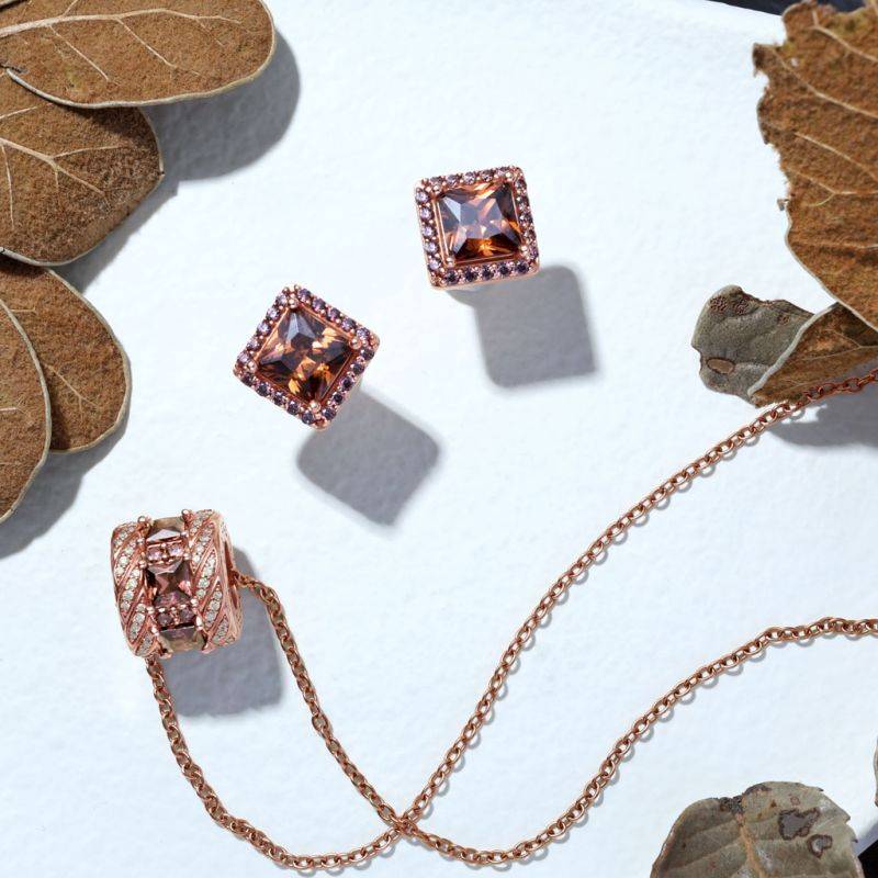 Gnoce Sparkle Princess Cut Hola Stud Earrings