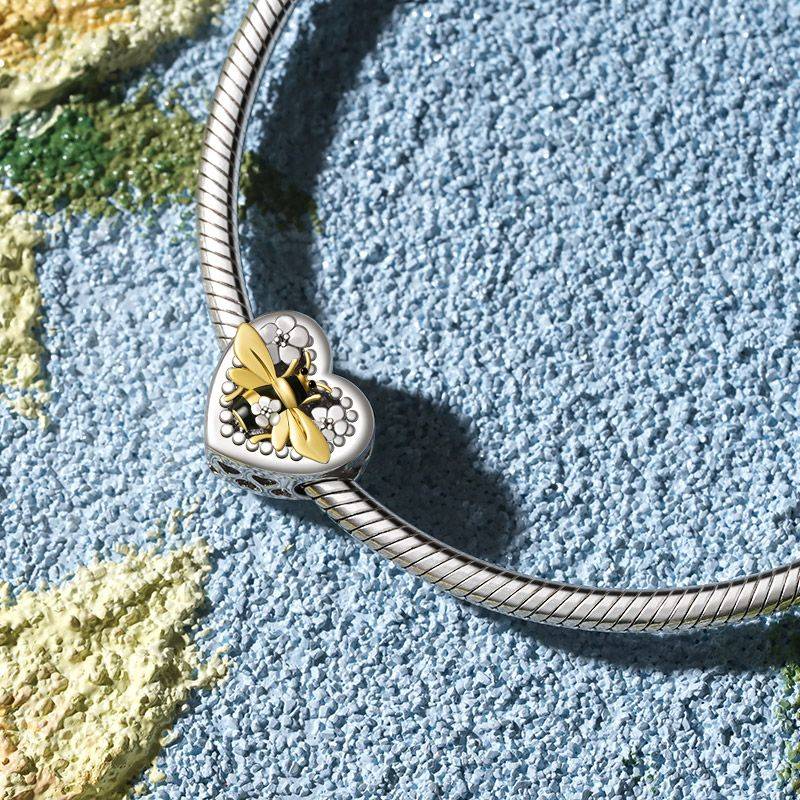 Gnoce Dancing Honey Bee Heart Charm