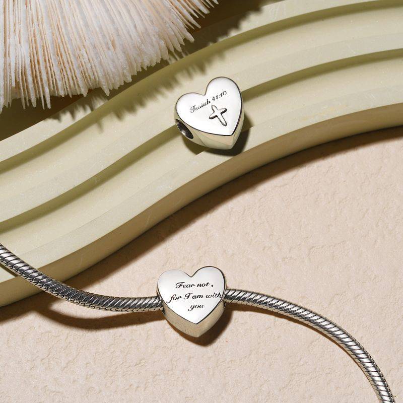 Gnoce Sparkling Bible Heart Charm