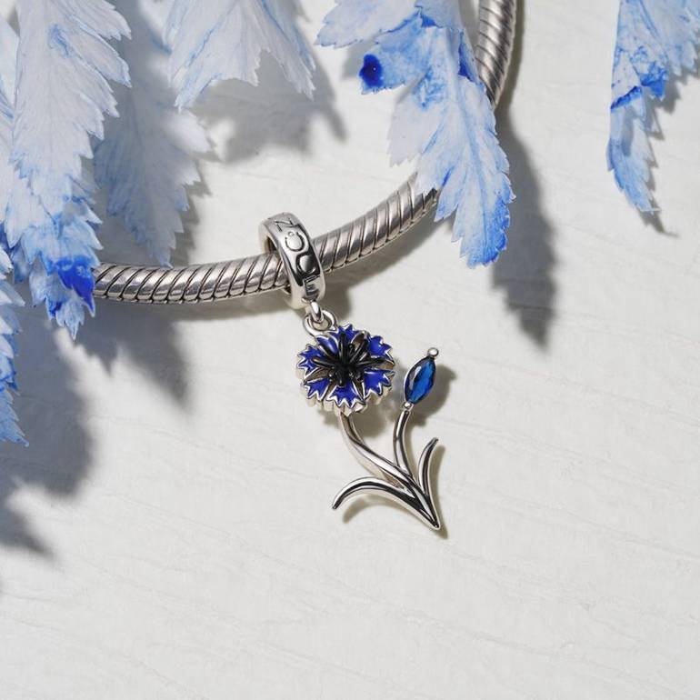 Gnoce Cornflower Pendant Dangle Charm