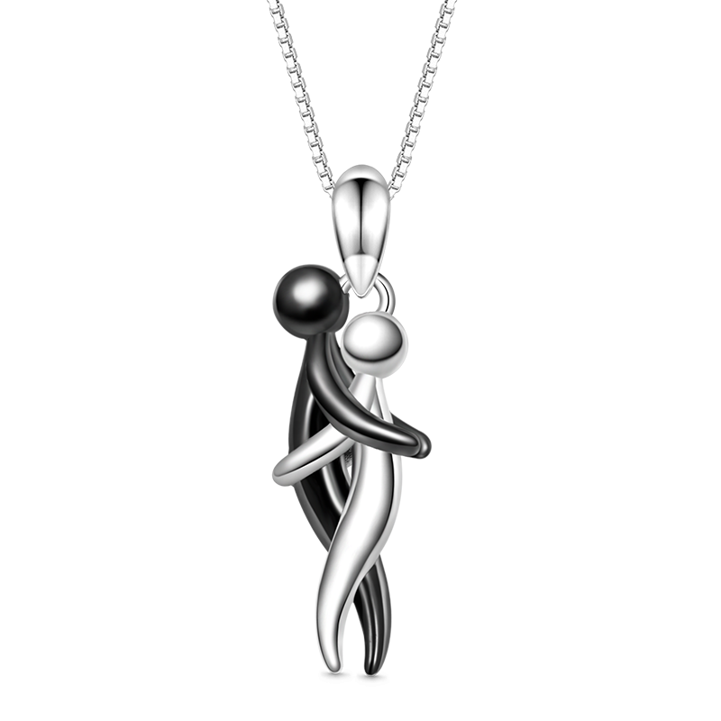 Gnoce Lover Embraces Romantic Necklaces