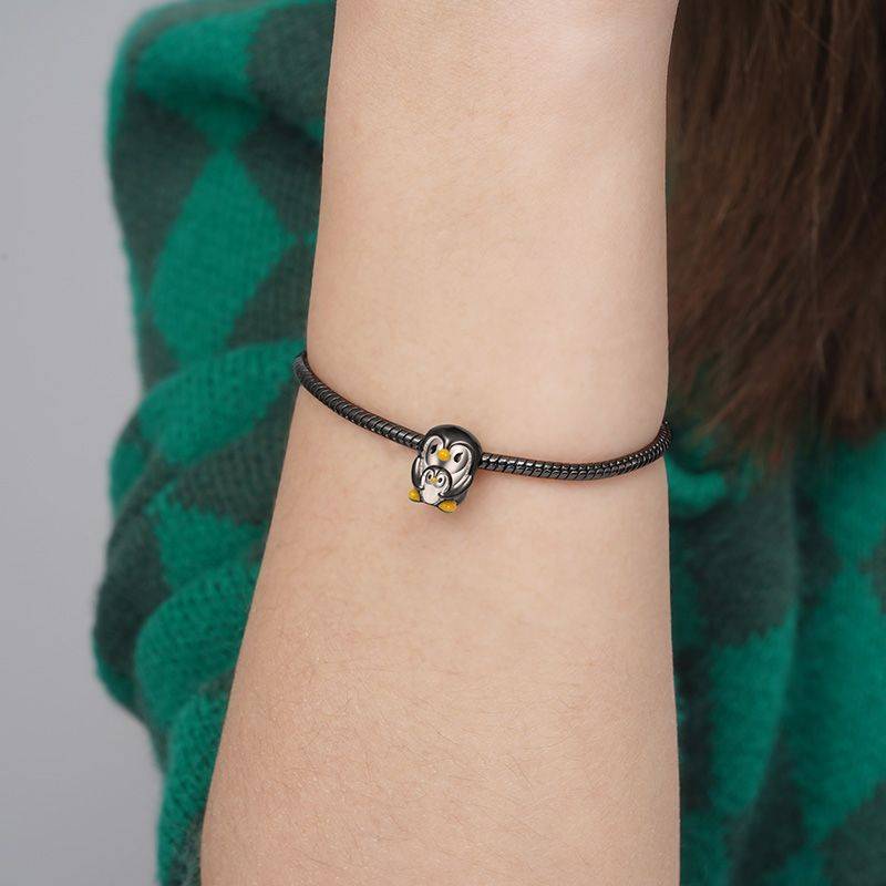 Gnoce Embrace Love Penguin & Baby Charm