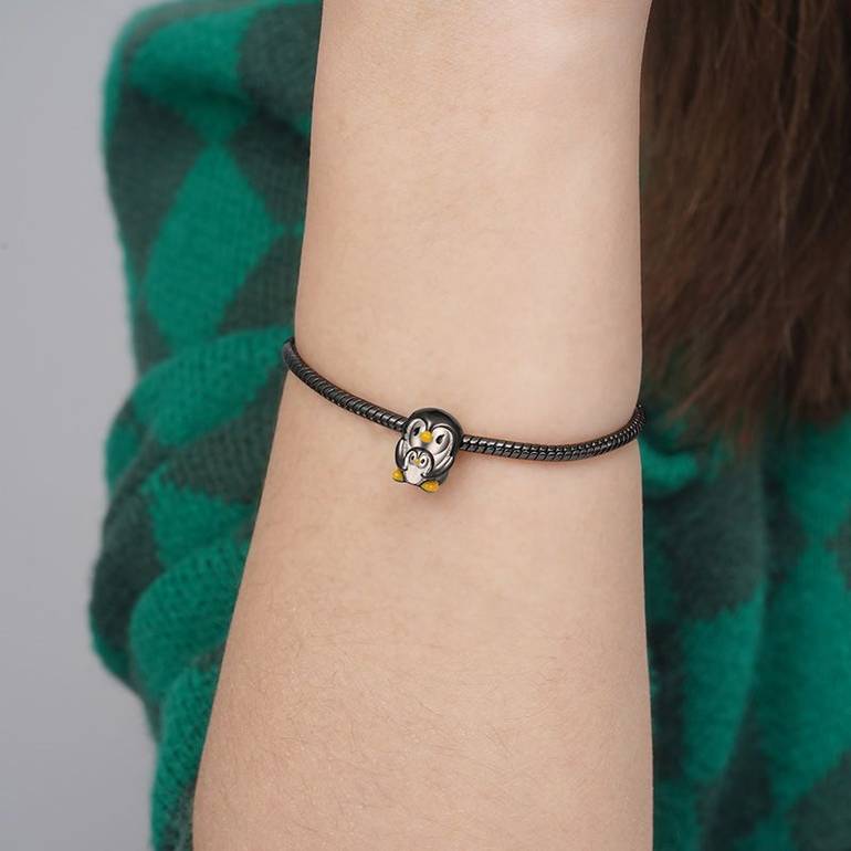 Gnoce Embrace Love Penguin & Baby Charm