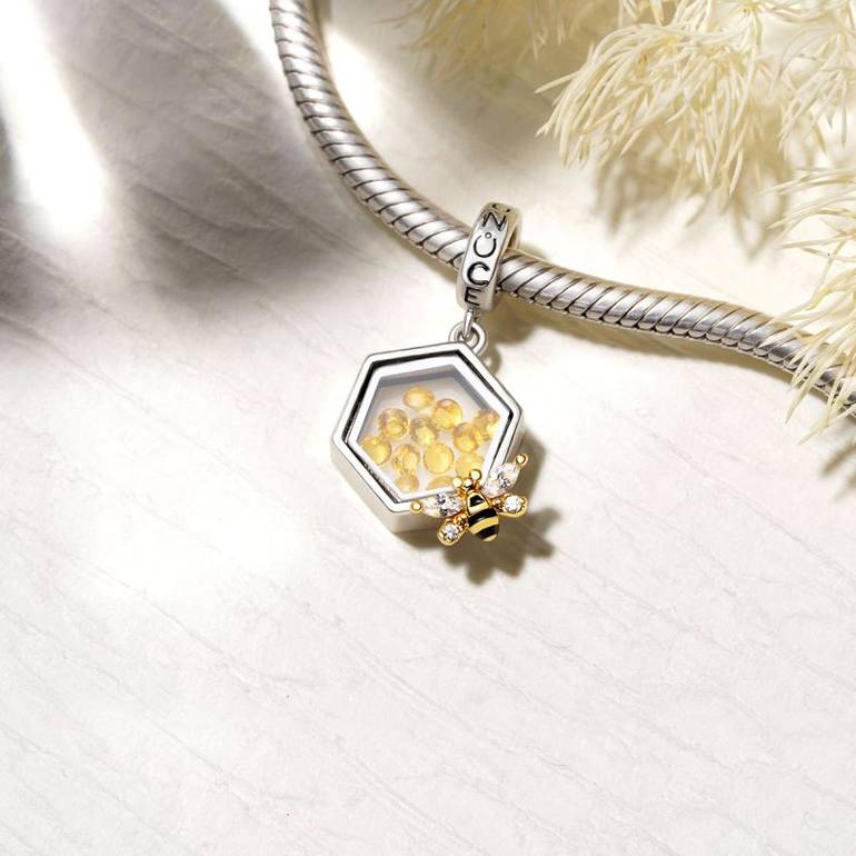 Gnoce Sparkling Bee Pendant Dangle Charm