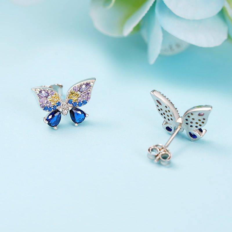 Gnoce Sparkling Butterfly Stud Earrings