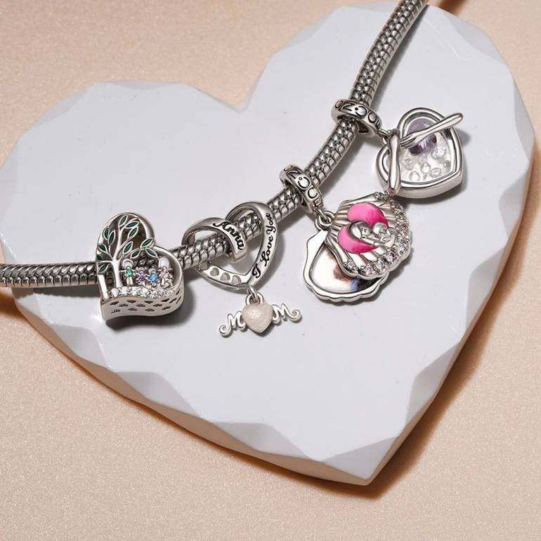 Gnoce Engravable 'I love you' MoM Glow-in-the-Dark Heart Charm