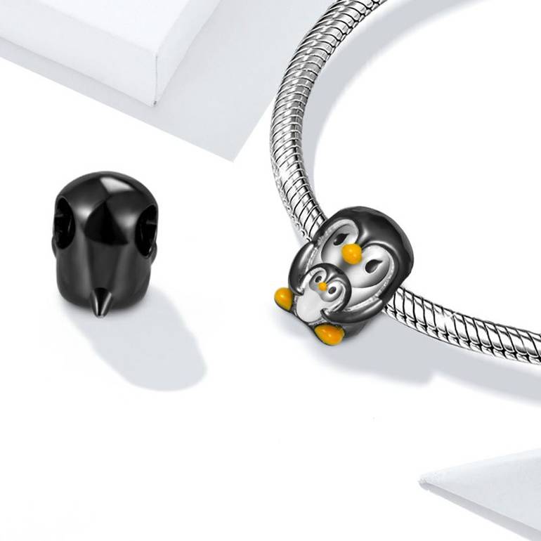 Gnoce Embrace Love Penguin & Baby Charm