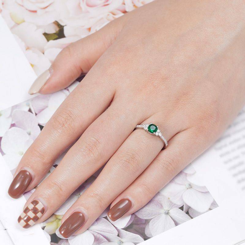 Gnoce Elegant Round Cut Emerald Ring