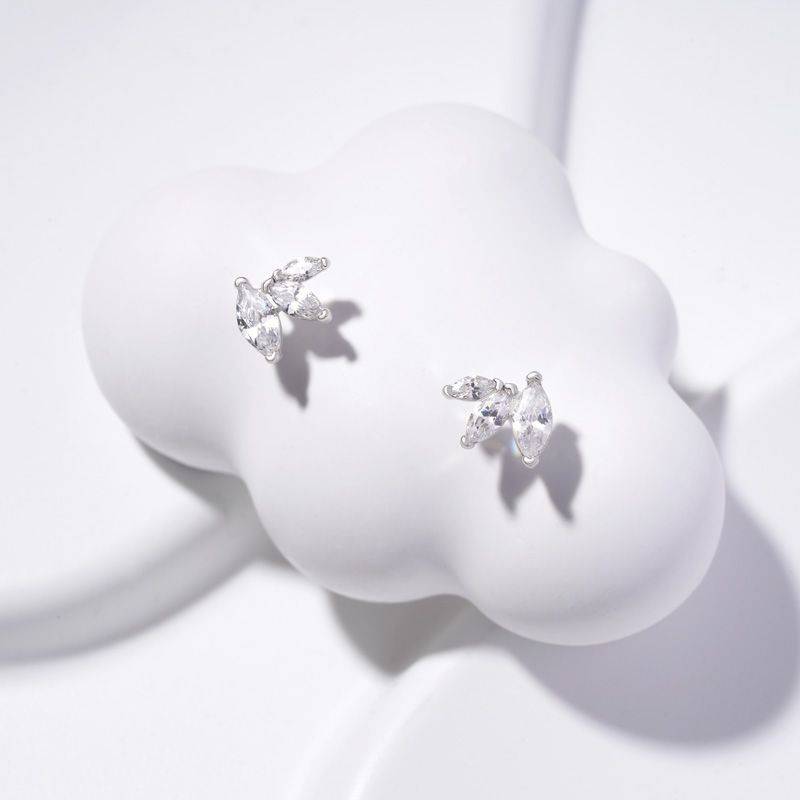Gnoce Leaf-shaped Stud Earrings