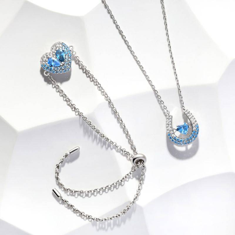 Gnoce Sparkling Pavé Horseshoe Dancing Pendant Necklaces