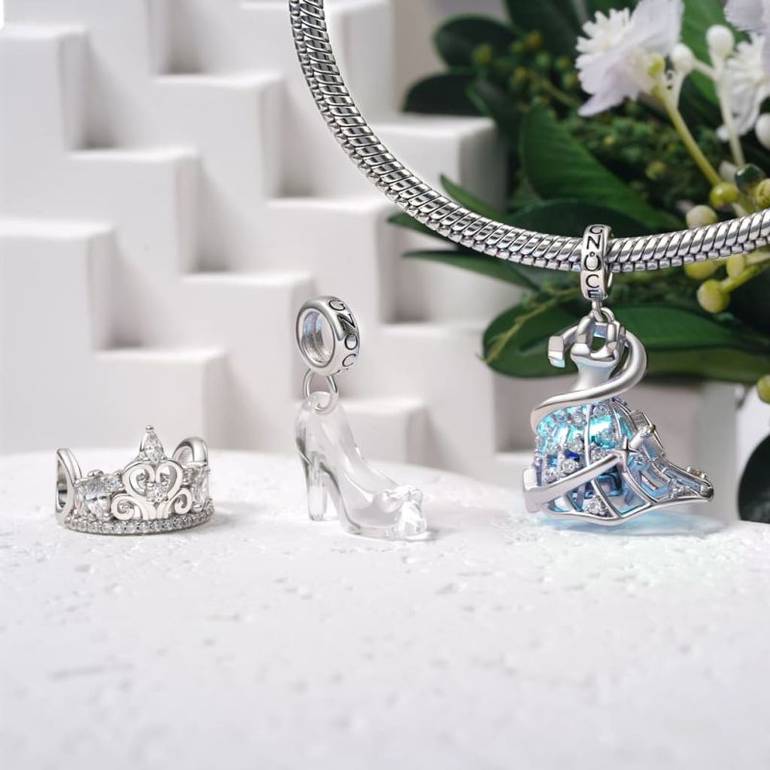 Gnoce Cinderella Crown Charm