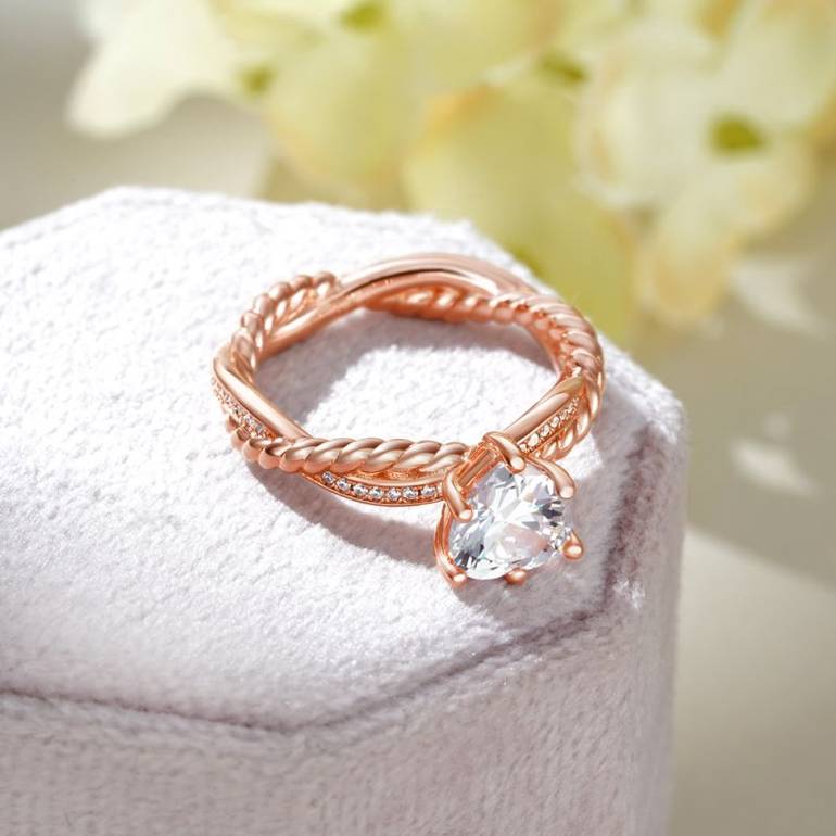Gnoce Heart Twist Infinity Engagement Ring