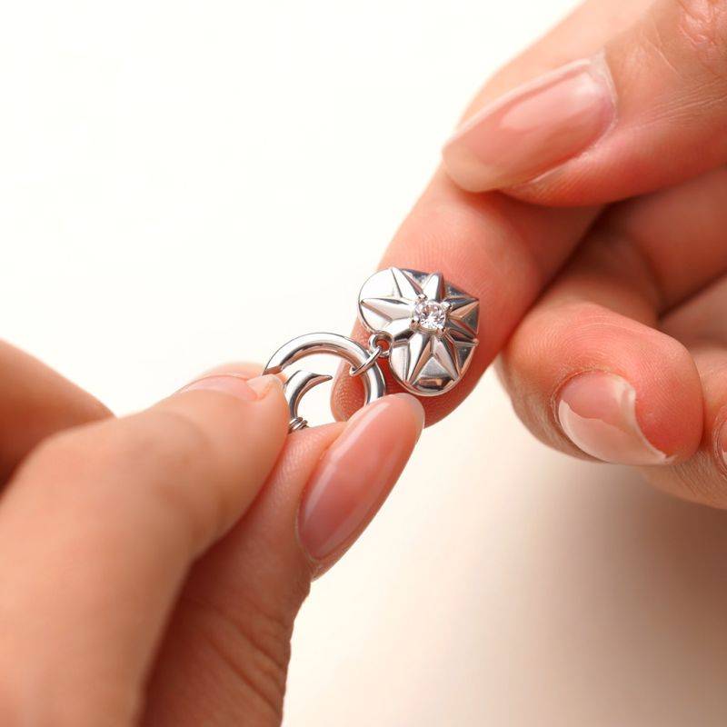 Gnoce Silver Circle Clasp Heart Charm Necklaces
