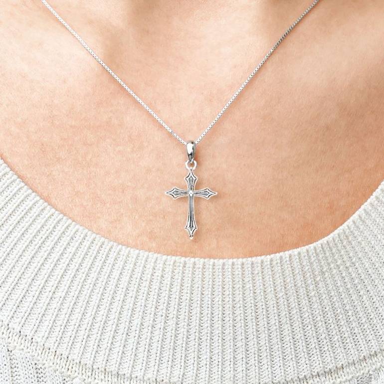 Gnoce Sparkling Cross Necklaces