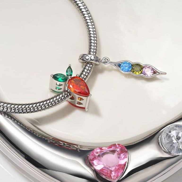 Gnoce Delicious Carrot Charm