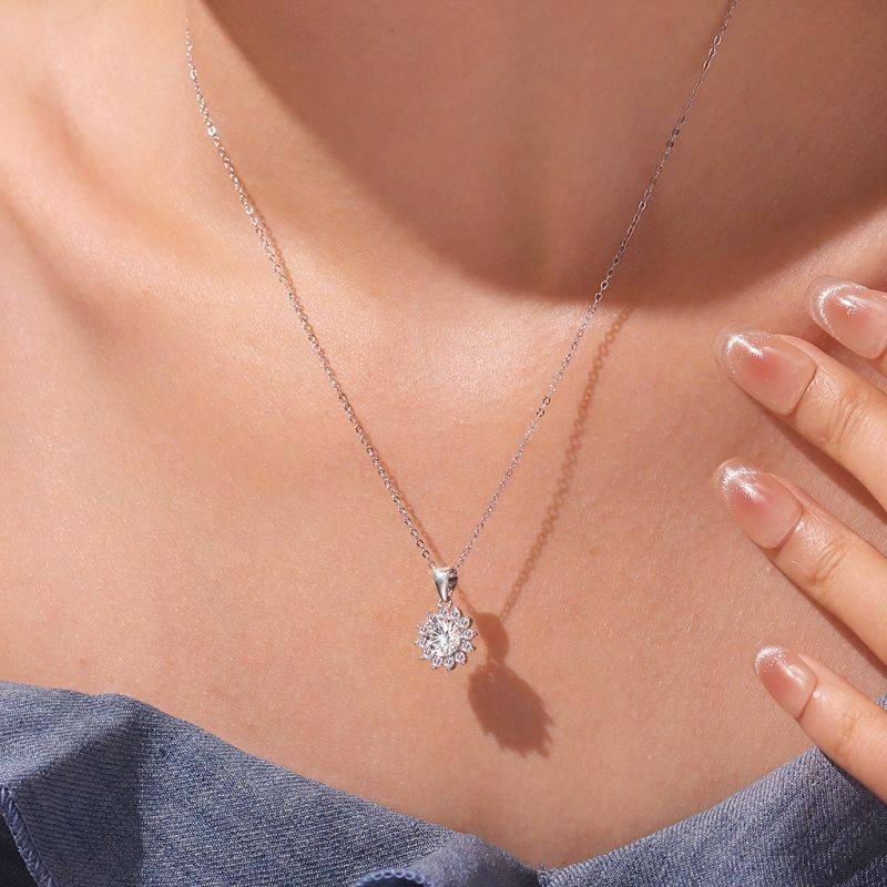 Gnoce Timeless 925S & VVS Moissanite Sunflower Pendant Necklaces