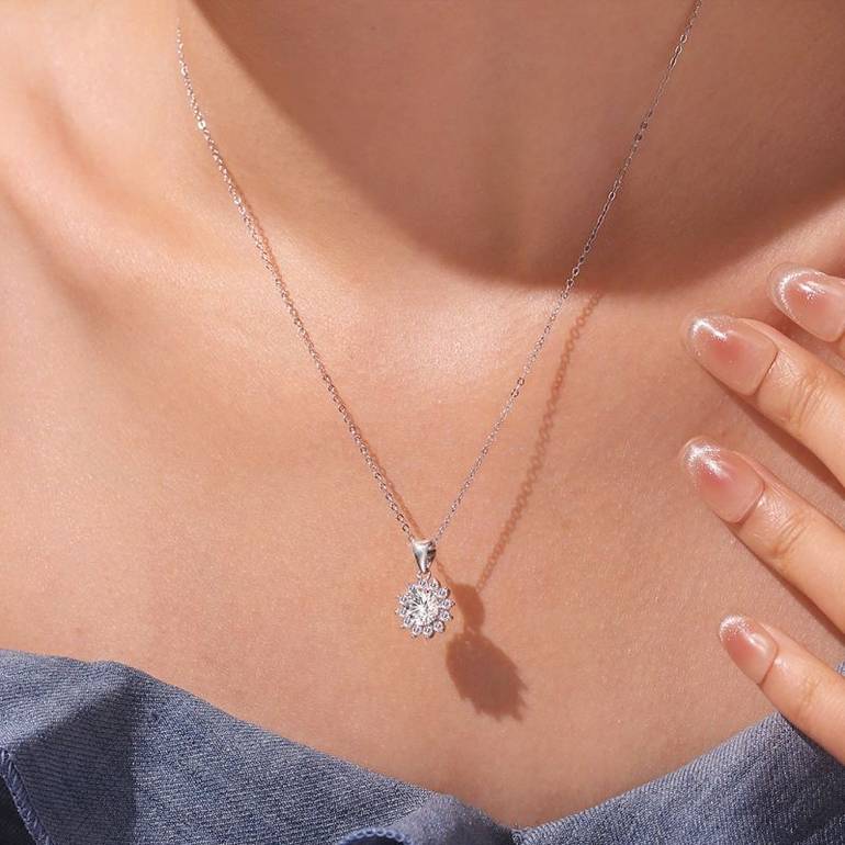 Gnoce Timeless 925S & VVS Moissanite Sunflower Pendant Necklaces