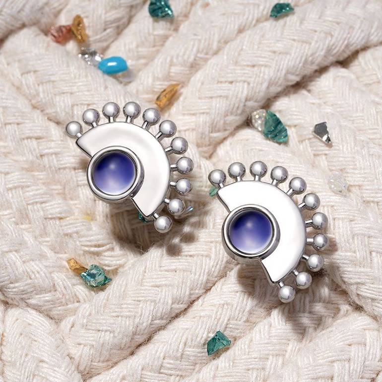 Gnoce Scalloped Mood Stud Earrings
