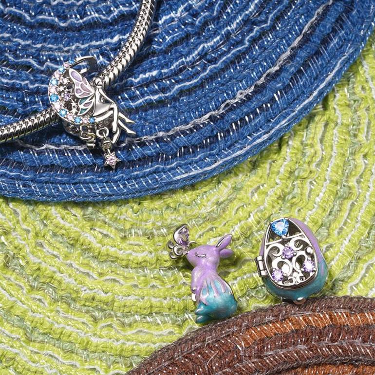 Gnoce Openable Easter Egg Bunny Charm