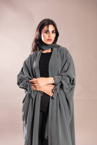 Practical and elegant abaya in an attractive color