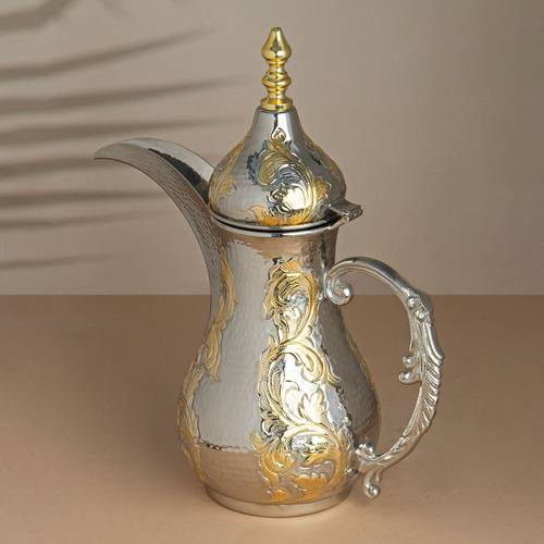 دلة الضيافة المميزة بنقوش ذهبية