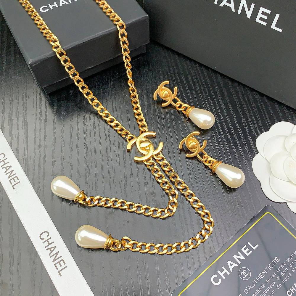 طقم اكسسوارات نسائية ماركة شانيل 