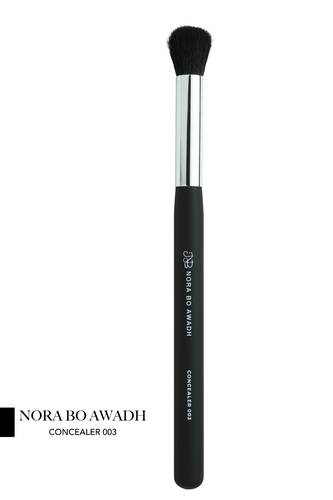 003 - CREASE CONCEALER BRUSH من نوره بو عوض