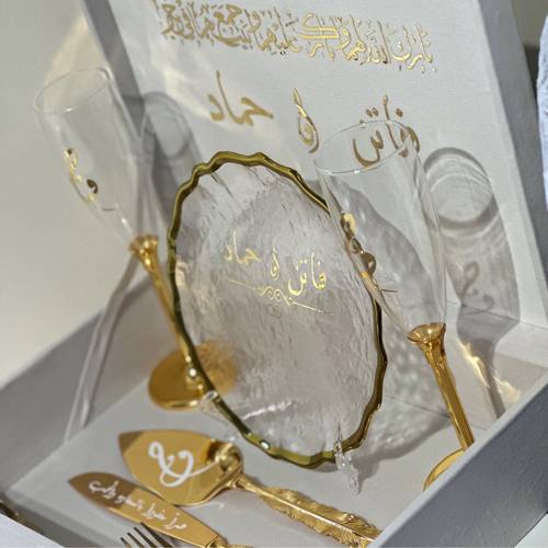 البوكس مع الطقم الريش 