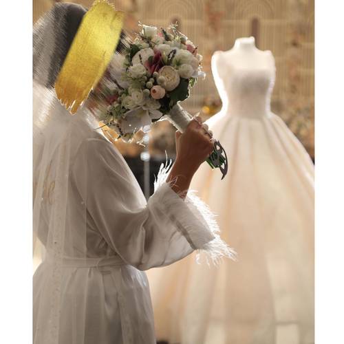 روب عروس مع التطريز