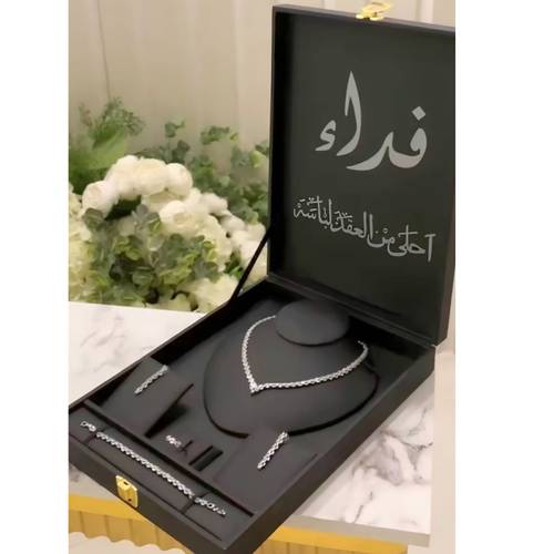 بوكس العقد اسود كبير