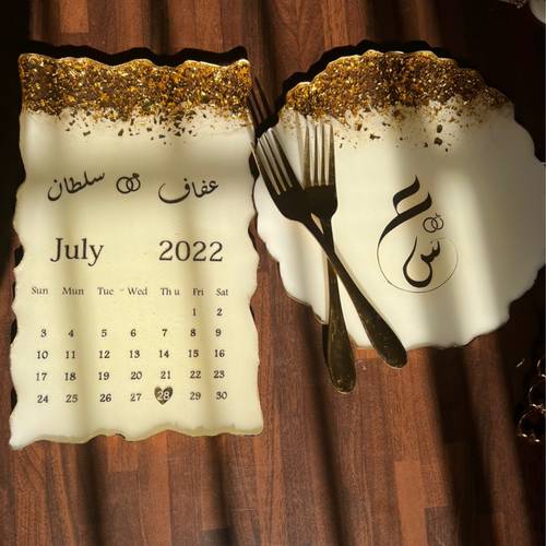 صحن ولوحة وشوكتين بالريزن