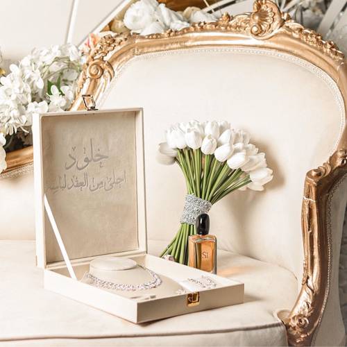 بوكس العقد مخمل
