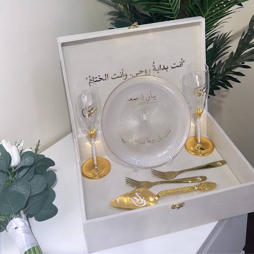 البوكس مع الطقم المميز الكريستال