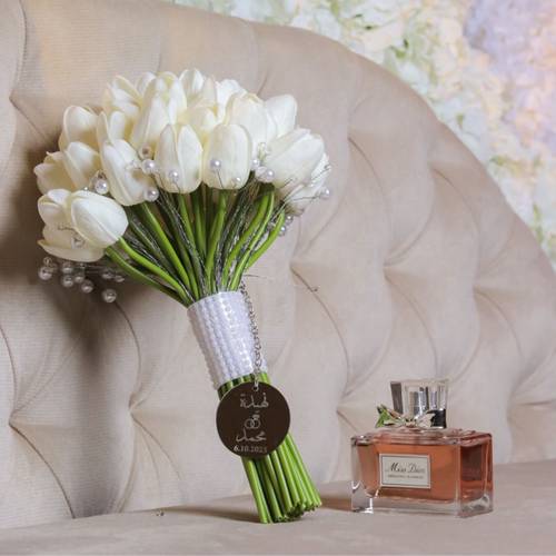 مسكة عروس مع لوقو