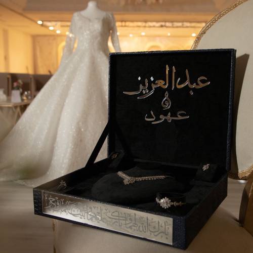 استاند العقد كبير بالاكريلك 