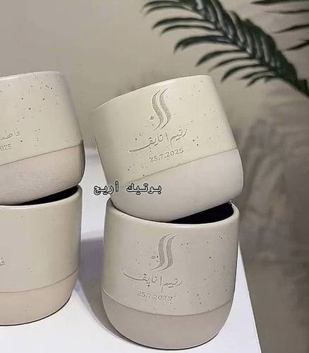 كوبين قهوه مع صحن فخار