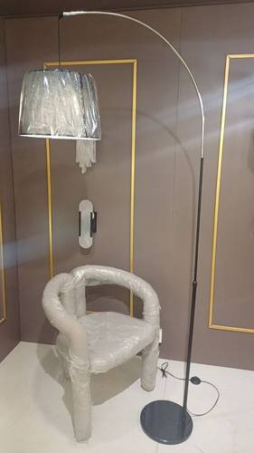Modern floor lamp, 220cm high, with a black marble base, a black and silver column, and a black movable cover.