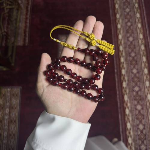 مسباح أحمر شفاف معرق