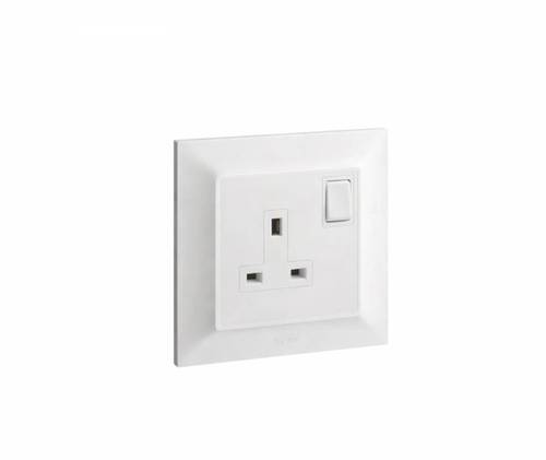 فيش 13 امبير مع مفتاح ابيض ليجراند LEGRAND