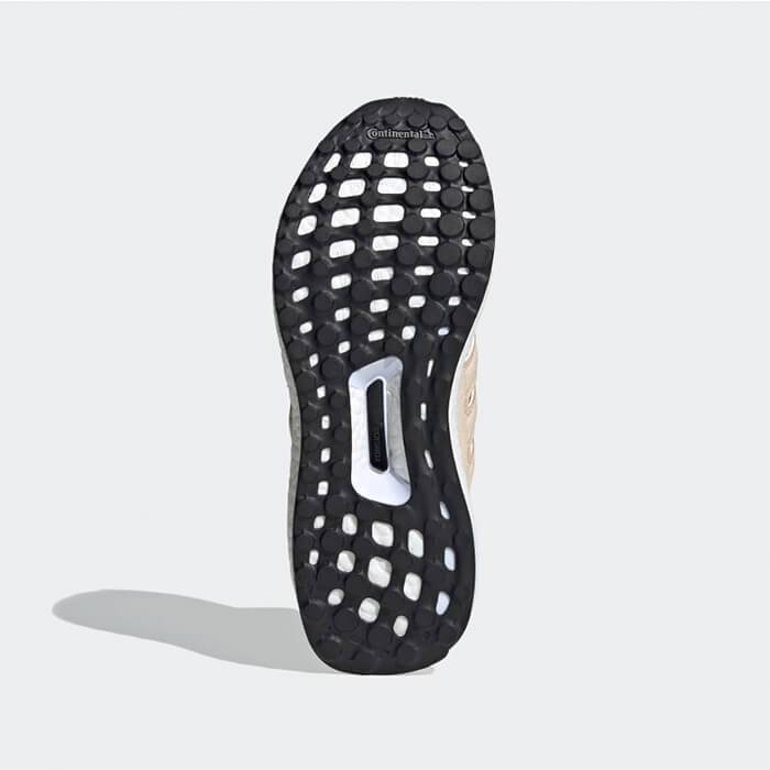 حذاء إلترا بوست 5.0 DNA للنساء من اديداس