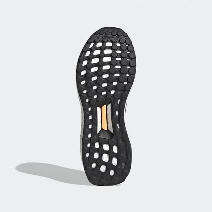 حذاء ألترا بوست Ultraboost SLIP-ON DNA للنساء من أديداس