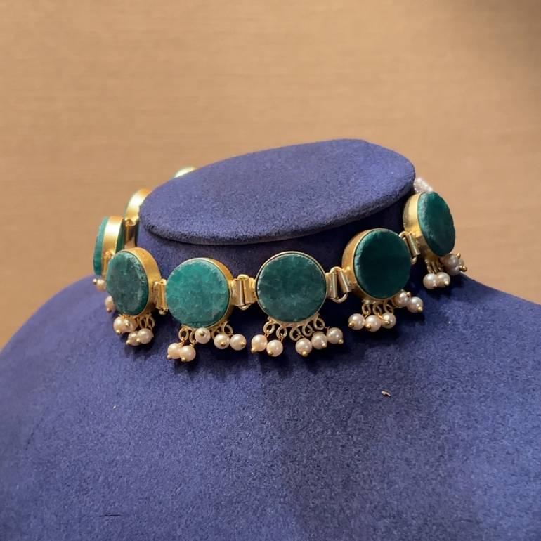 green choker - 124