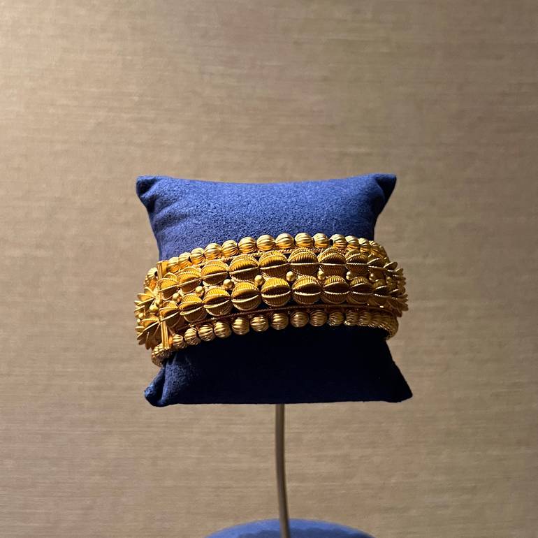 golden bracelet 